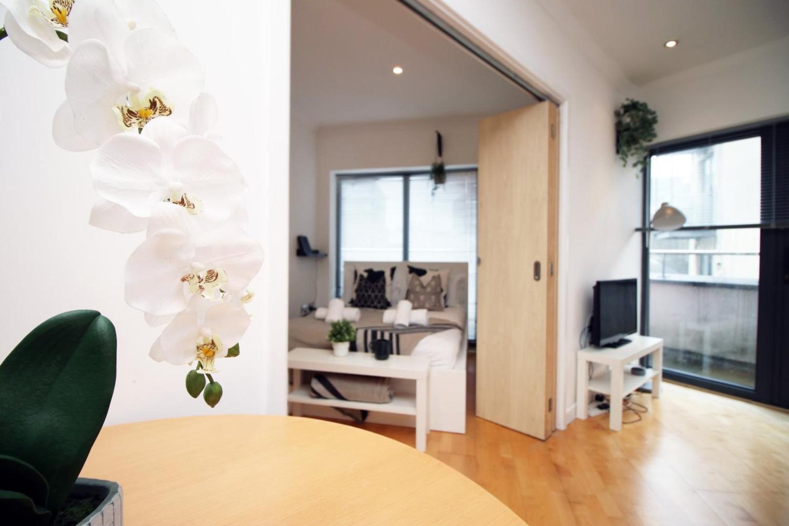 Centrally Located Spacious 2Br | Cohost Partners كارديف المظهر الخارجي الصورة