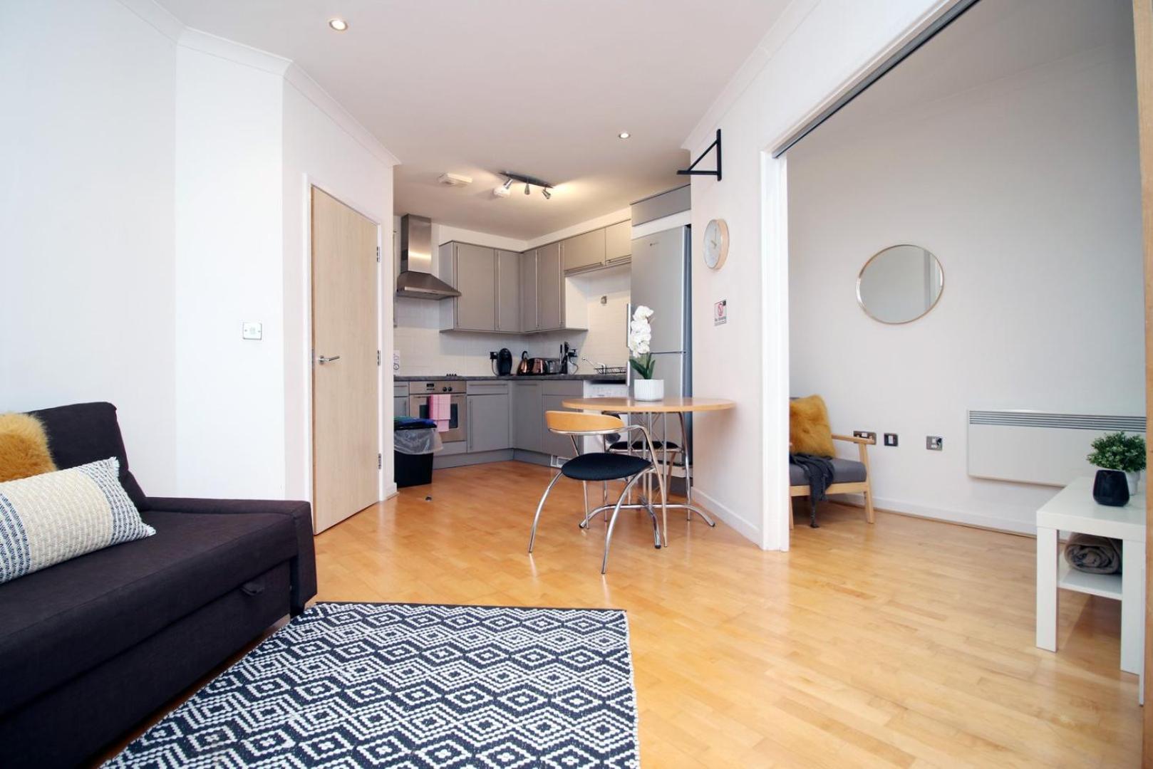 Centrally Located Spacious 2Br | Cohost Partners كارديف المظهر الخارجي الصورة
